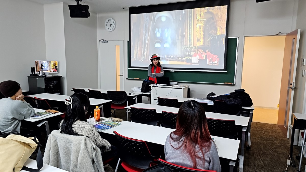 マリア・モンテス教授による講演